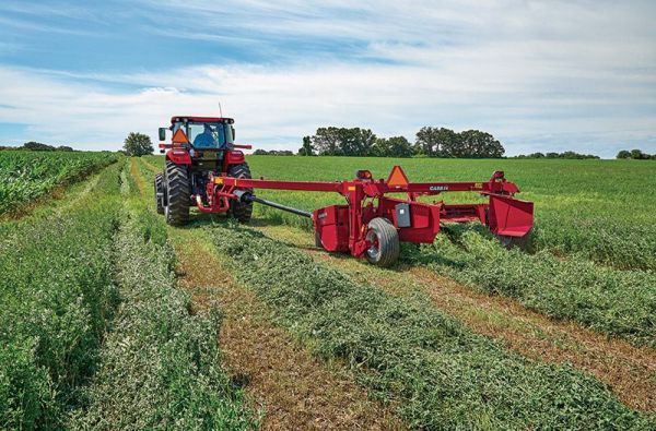 CASE IH 140A with mower conditioner